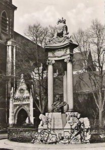 monument Jean Delcour à Liège